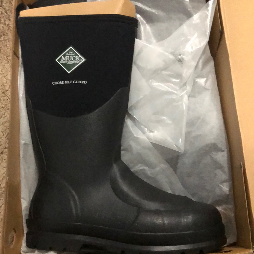 Muck boots size 12